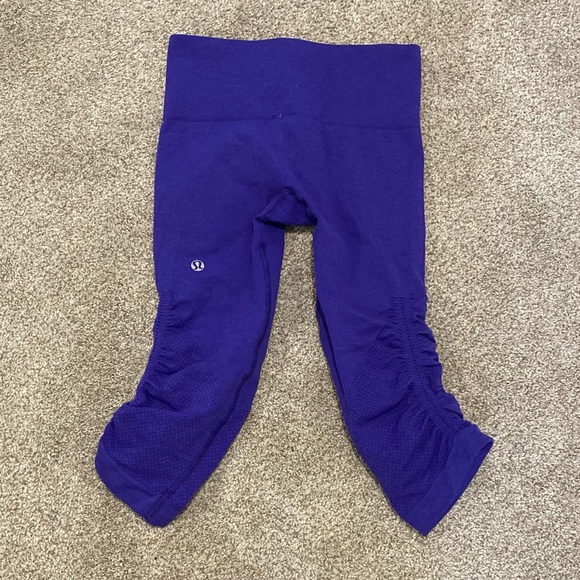 Lululemon scrunch side purple capris - Picture 2 of 3